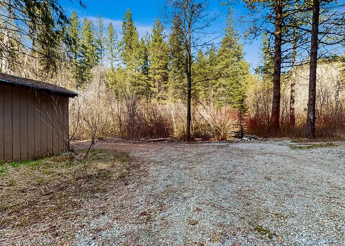 Merry Creekside Retreat